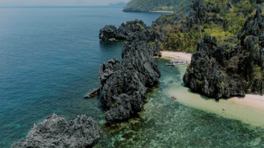 Limestone cliffs and lagoon backdrop, El Nido wedding photography — Aubrey Stills Studio
